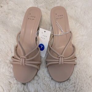 NWT women’s kitten heel nude sandals size 7